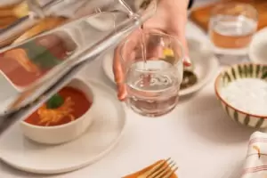 Qu comer y tomar para sobrellevar la ola de calor sin deshidratarnos o agotarnos