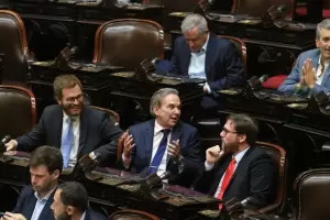 Milei cierra el Congreso hasta Semana Santa con diputados de gira por California