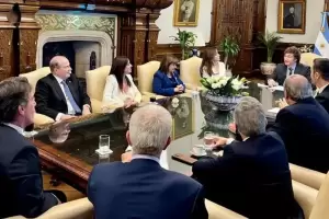 Milei rene a su equipo con Menen y Villarruel incluidos tras el rechazo del DNU en el Senado