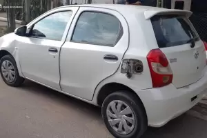 Polic�as recuperaron un autom�vil sustra�do