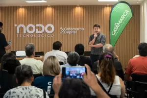 Artesanos participaron de un conversatorio para conmemorar su d�a