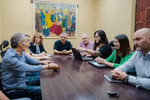 El Gobierno provincial fija el piso salarial de los estatales en $360 mil