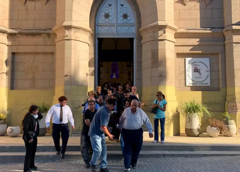 Misa exequial del P. Juan Carlos San Nicol�s