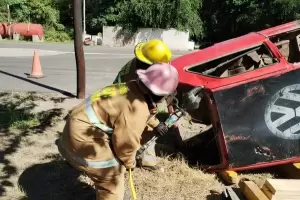 Bomberos voluntarios realizaron practica de rescate vehicular en Valle Viejo