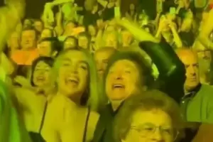 Milei se mostr eufrico cantando en el Teatro Gran Rex junto a Ftima