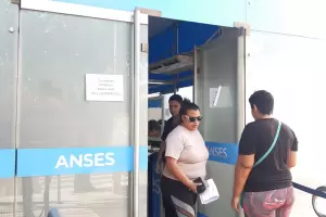 Trabajadores de ANSES en estado de alerta por cierre de delegaciones del interior