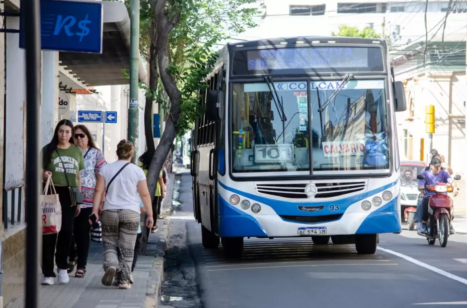 Paro con colectivos en la calle