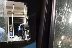 Tras una brutal amenaza, tres colectivos fueron atacados en Rosario