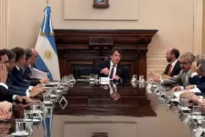 Antes de la reunin con Francos, los gobernadores suman objeciones a la Ley mnibus