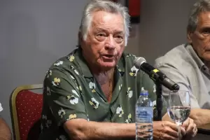 Barrionuevo ahora pide por un paro contra Milei y la renuncia de Daer