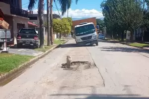 Contina sin arreglo la calle donde se hundi un camin hace unos das