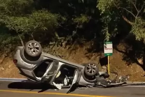 Un hombre result� herido tras un violento vuelco