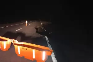 Por daos en calzada, transitar con precaucin por Ruta n 40