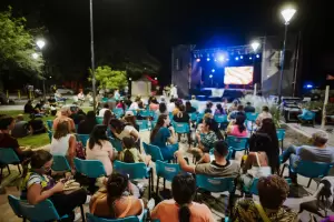 Turistas de todo el pas visitan la Feria de Artesanas y Diseo de Semana Santa