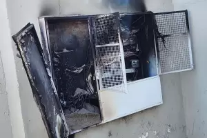 Se prendi fuego el medidor de un edificio producido por un corto circuito