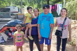 Sin respuesta del IPV, la familia del Camping resisti el desalojo