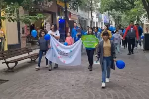 Caminata por el centro y concientizacin sobre el autismo