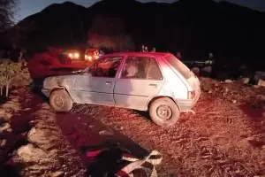Un automvil volc en Andalgal y sus ocupantes resultaron heridos