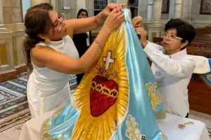 La Madre del Valle estrena nuevo manto