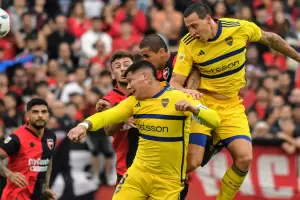 Boca derrot 3-1 a Newells como visitante y se meti en los puestos de clasificacin