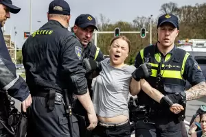 La ambientalista Greta Thunberg fue detenida dos veces en un da en Pases Bajos en protestas