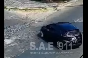 Secuestran dos automviles y aprehenden a un hombre