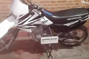 Aprehenden a un joven, secuestran una moto y elementos de dudosa procedencia