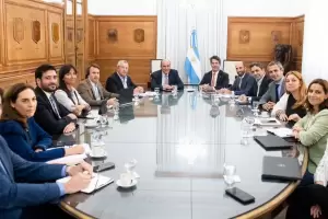 El Gobierno defini� el borrador de la Ley Bases y fija el piso de Ganancias en $ 1,8 millones