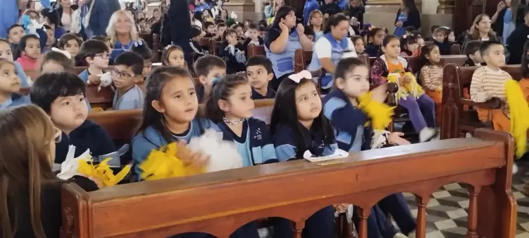 Alegre y colorido en el homenaje de los jardines de infantes a la Virgen