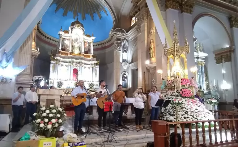 Alegre y colorido en el homenaje de los jardines de infantes a la Virgen