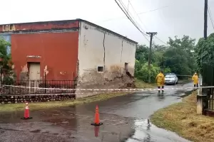 Lluvia intensa: peligro de derrumbe en una casona de F.M.E