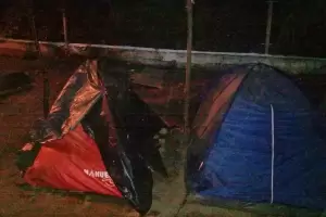 Familia en el Camping: la lluvia complic su precaria situacin
