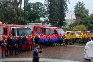 Bendicin del personal y mviles de Defensa Civil, Bomberos y Brigada contra Incendios Forestales