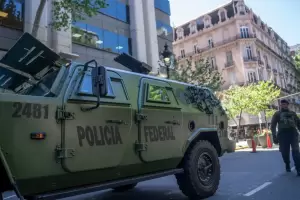 El Gobierno reforz la custodia en aeropuertos internacionales e instituciones judas tras el ataque de Irn a Israel