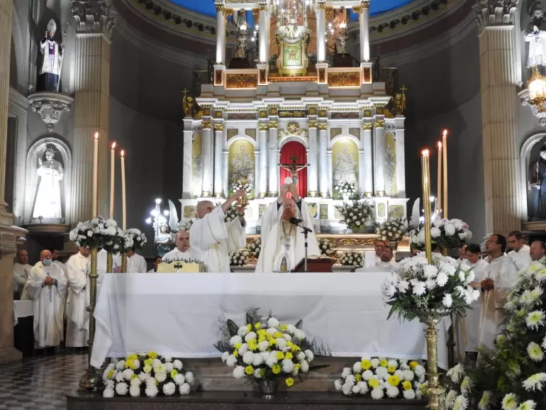 El Obispo en la Misa Solemne "Que podamos encontrar en la Virgen cobijo, consuelo, esperanza"