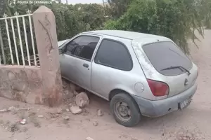 Perdi el control y choc con las rejas de una casa