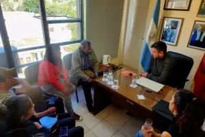Diputado del FDT recibi� a la comunidad originaria de Pe�as Negras