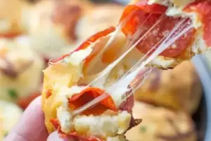 El paso a paso: Cmo hacer bolitas de pizza con 5 ingredientes? ideales para acompaar tus mates