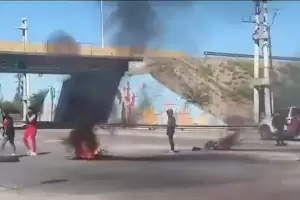 Vecinos del barrio "Las Vas" cortaron la Ruta 33 pidiendo alumbrado pblico y mejora de servicios