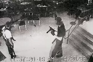 A 25 a�os de la masacre de Columbine, el primer tiroteo masivo en una escuela en EE.UU.