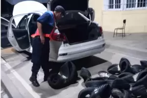 Policas secuestran varias cubiertas en un puesto de control de La Paz