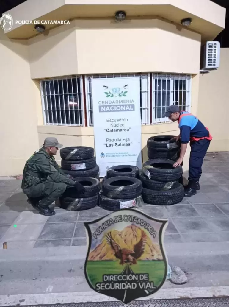 Policas secuestran varias cubiertas en un puesto de control de La Paz