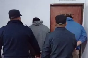 Aprehenden a dos personas, secuestran un arma de fuego, carne vacuna y otros elementos