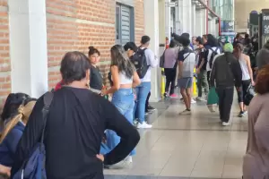 Boleto Estudiantil Gratuito: siguen las largas filas en la Terminal
