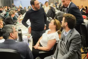 El Gobierno asegura tener los votos para aprobar la Ley Bases y no descarta cambios en la reforma laboral