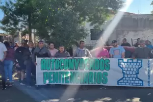 Con los policas en las dependencias, se renen el jefe de Polica y la Ministra Segura para destrabar el conflicto