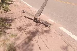 Viento zonda volteo postes y columnas elctricas en Tinogasta