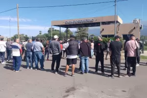Protesta policial: sigue el acampe frente a Casa de Gobierno y suman un bocinazo