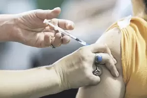 Cul es la vacuna a la que podrn acceder los jubilados y algunos grupos ms de manera gratuita