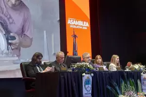 Asamblea Legislativa: Jalil anunci el pase a planta permanente de contratados
